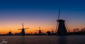 Kinderdijk tijdens gouden uur