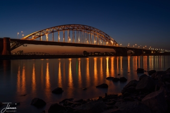 On a nice evening, late September, we have an after summer. High temperatures and beautifull warm evenings. The water of the Waal is low and I am able to walk far on the river banks. The first bridge is the Waalbrug and is the main brige when coming to Nijmegen. The second bridge is the Spoorburg being used by the trains. The third bridge is a fairly new bridge and is called the the Oversteek. A beautifull bridge and is very popular for photografers.